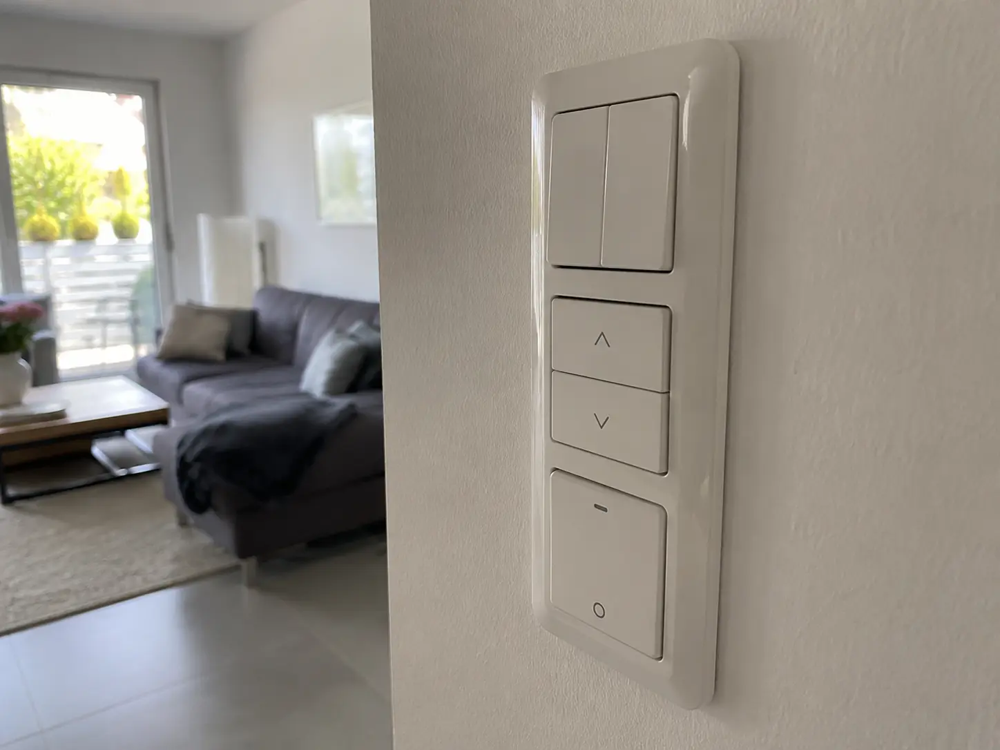 Elektroinstallateur von Florian Elektro bei der Arbeit an einer Anlage in Berlin
