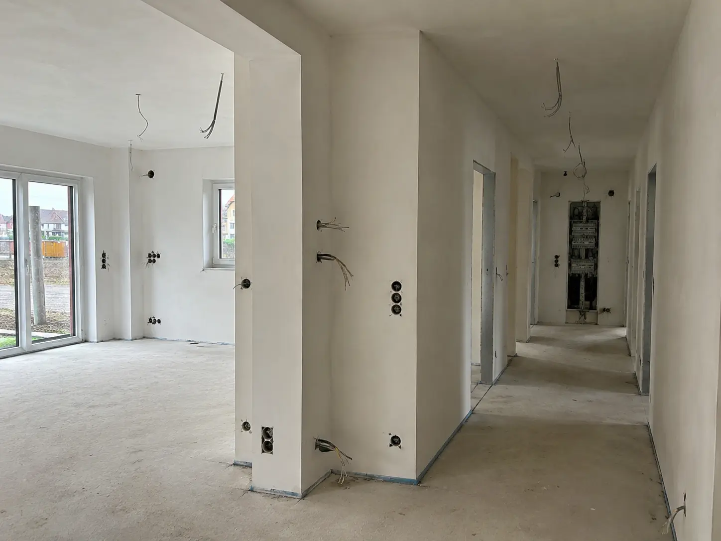 Elektroinstallation im Rohbau eines Gebäudes in Berlin